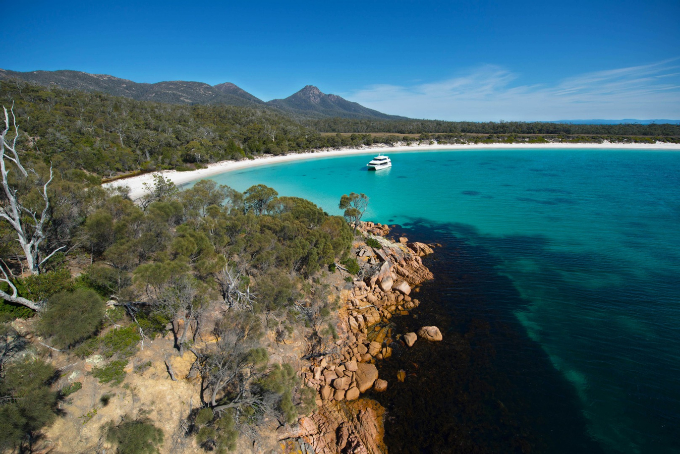 Coles Bay to Wineglass Bay Sightseeing Cruise 4n9T7WWP