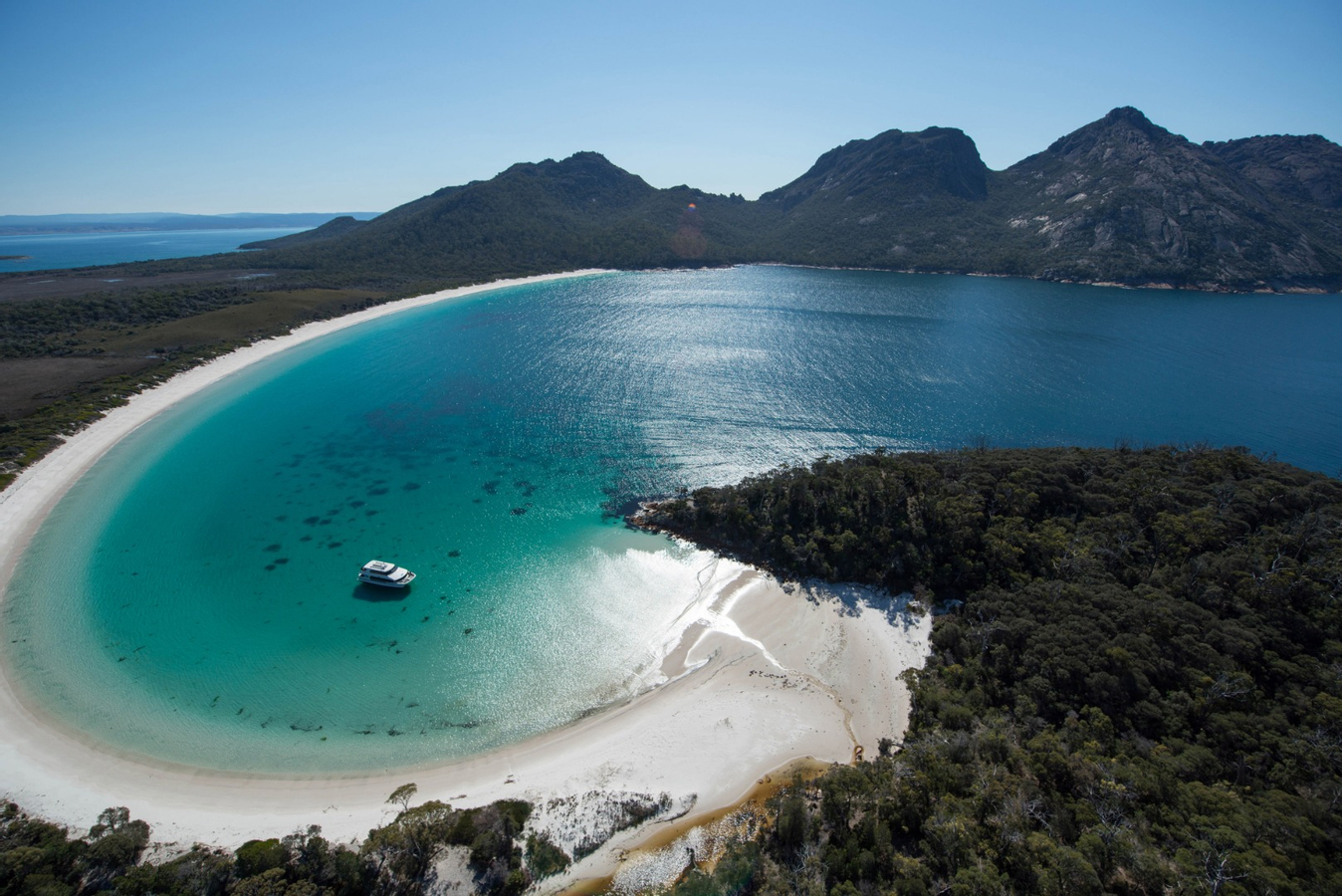 Coles Bay to Wineglass Bay Sightseeing Cruise KmXzgtmv