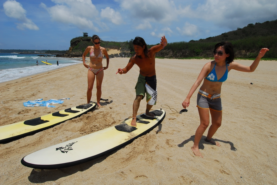 Kenting Car Rental with Driver : National Museum of Marine Biology and Aquarium , Eluanbi Lighthouse (departing from kaohsiung) nFluA12O