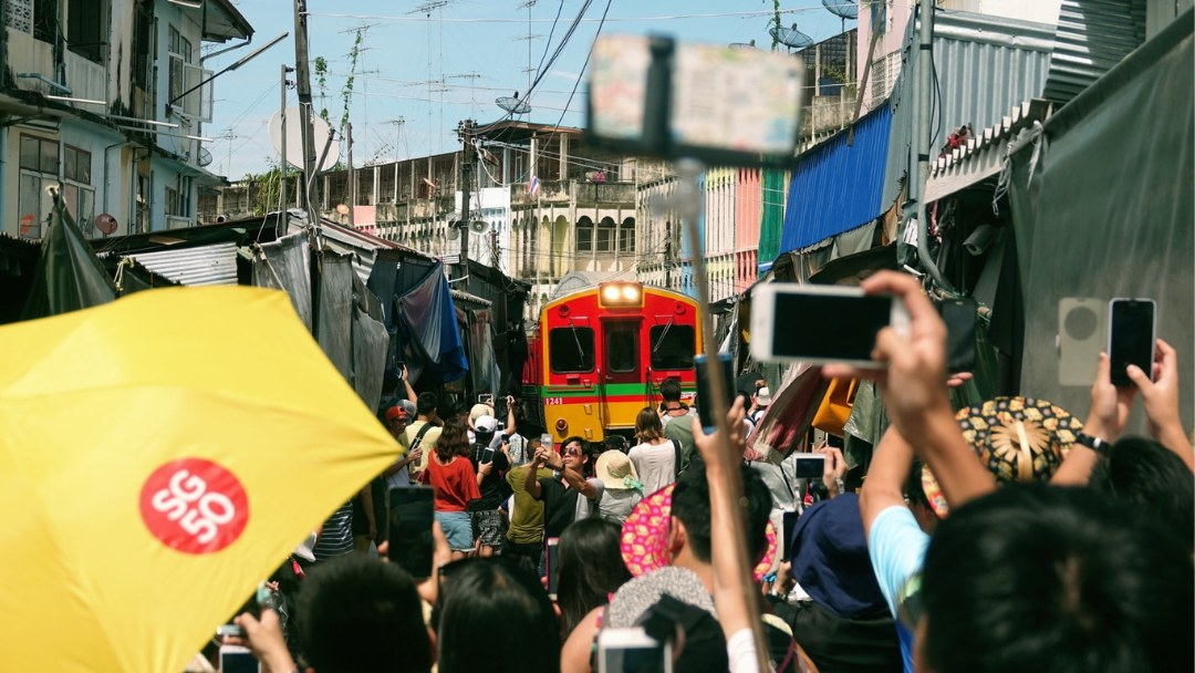 Private Car Charter Damnoen Saduak Floating Market, Maeklong Railway GxrfCwLR