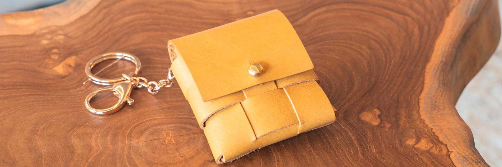 Cardholder, Wallet and Accessories Leather Workshop in Singapore Hudvw89h