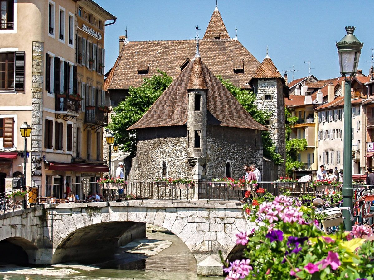 Annecy Half Day Tour from Geneva iEyd607y