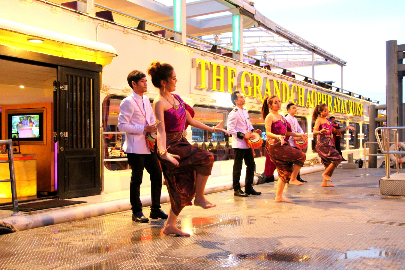 Chao Phraya Cruise in Bangkok 3ZNWfSTT
