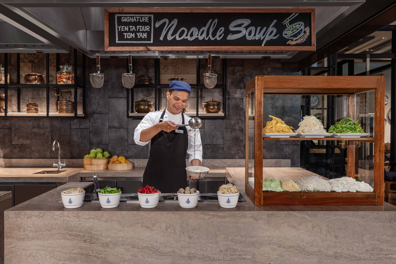 Chao Leh Kitchen at Four Points by Sheraton Phuket Patong Beach Resort LNGiGK3P