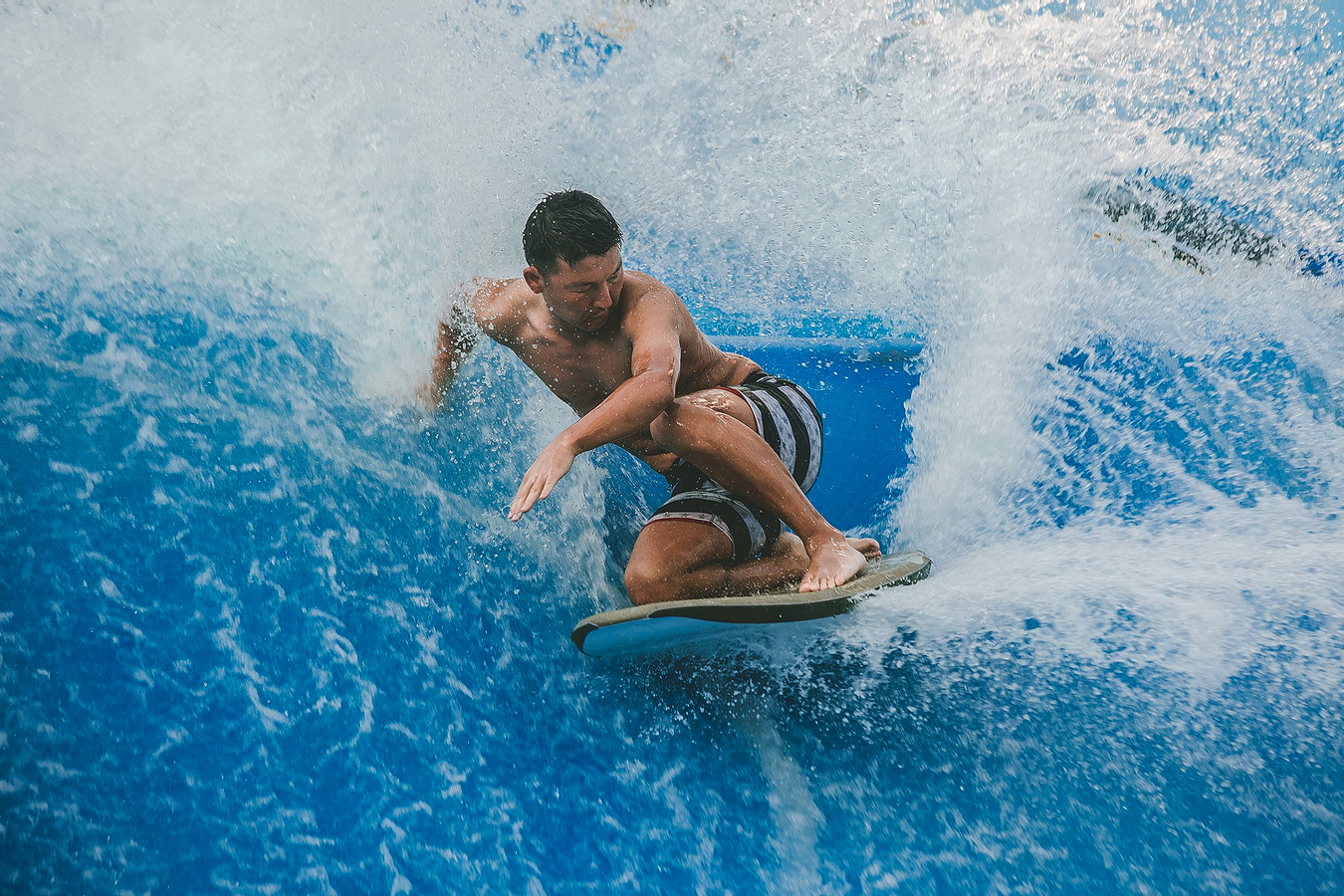 Surfing Experience by Flow House Bangkok PsrtQzAb