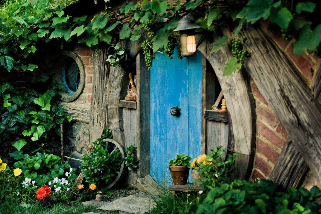 Hobbiton Movie Set Day Tour from Auckland 5e2YzxUL