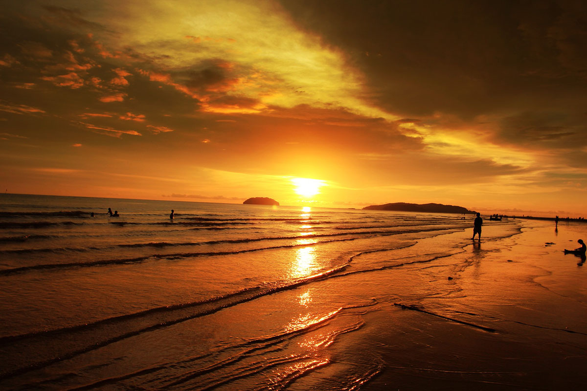Tanjung Aru Beach Half-Day Trip with Watersports & Sunset Dinner 5zw5mOUq