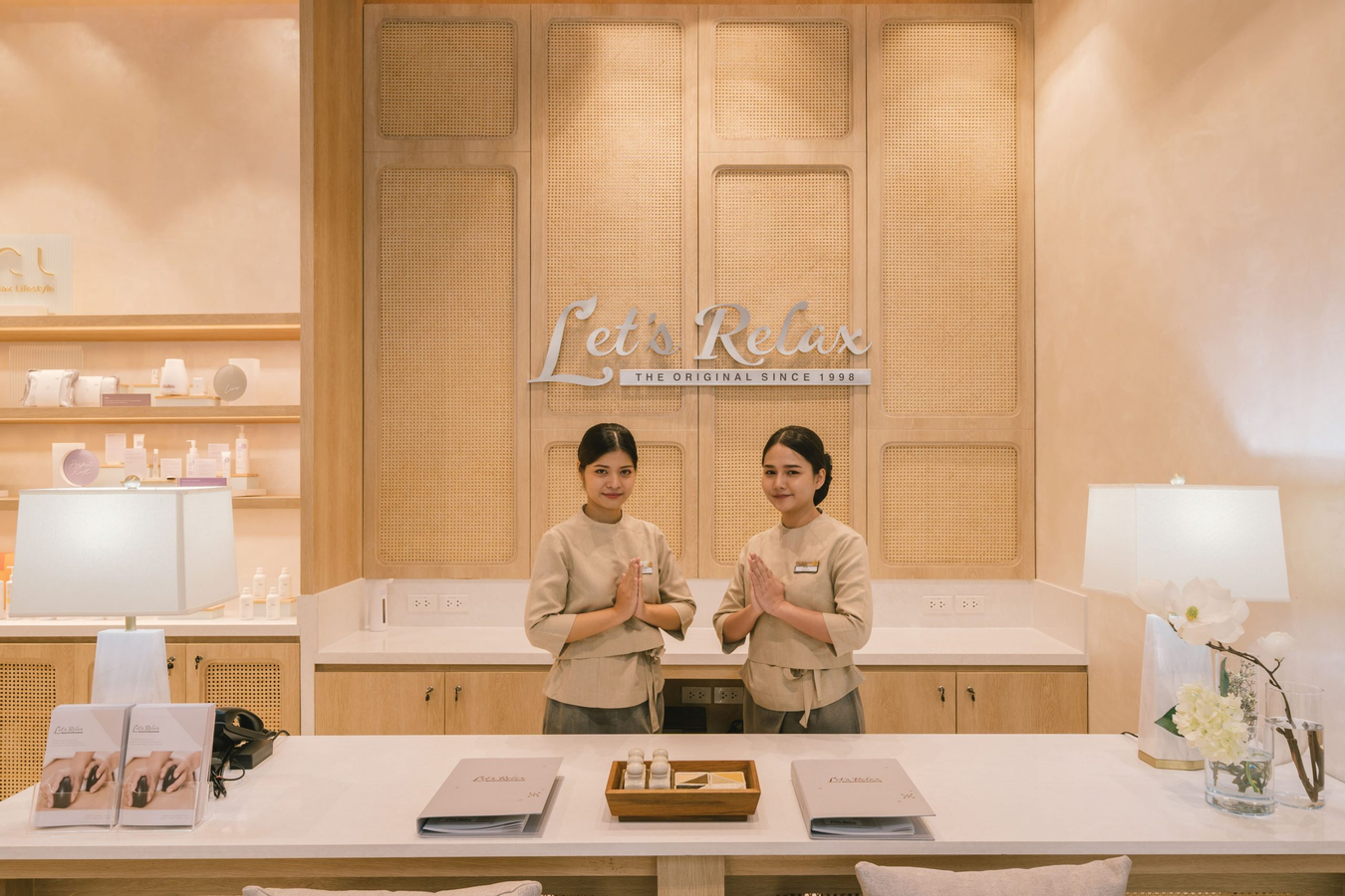 Let's Relax Spa Experience at Samyan Mitrtown in Bangkok  zIU46l0Z