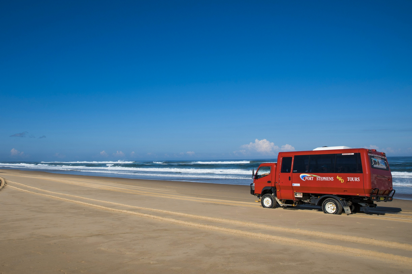 From Sydney: Port Stephens Sandboarding & Dolphin Watching Day Tour P63jzjnx