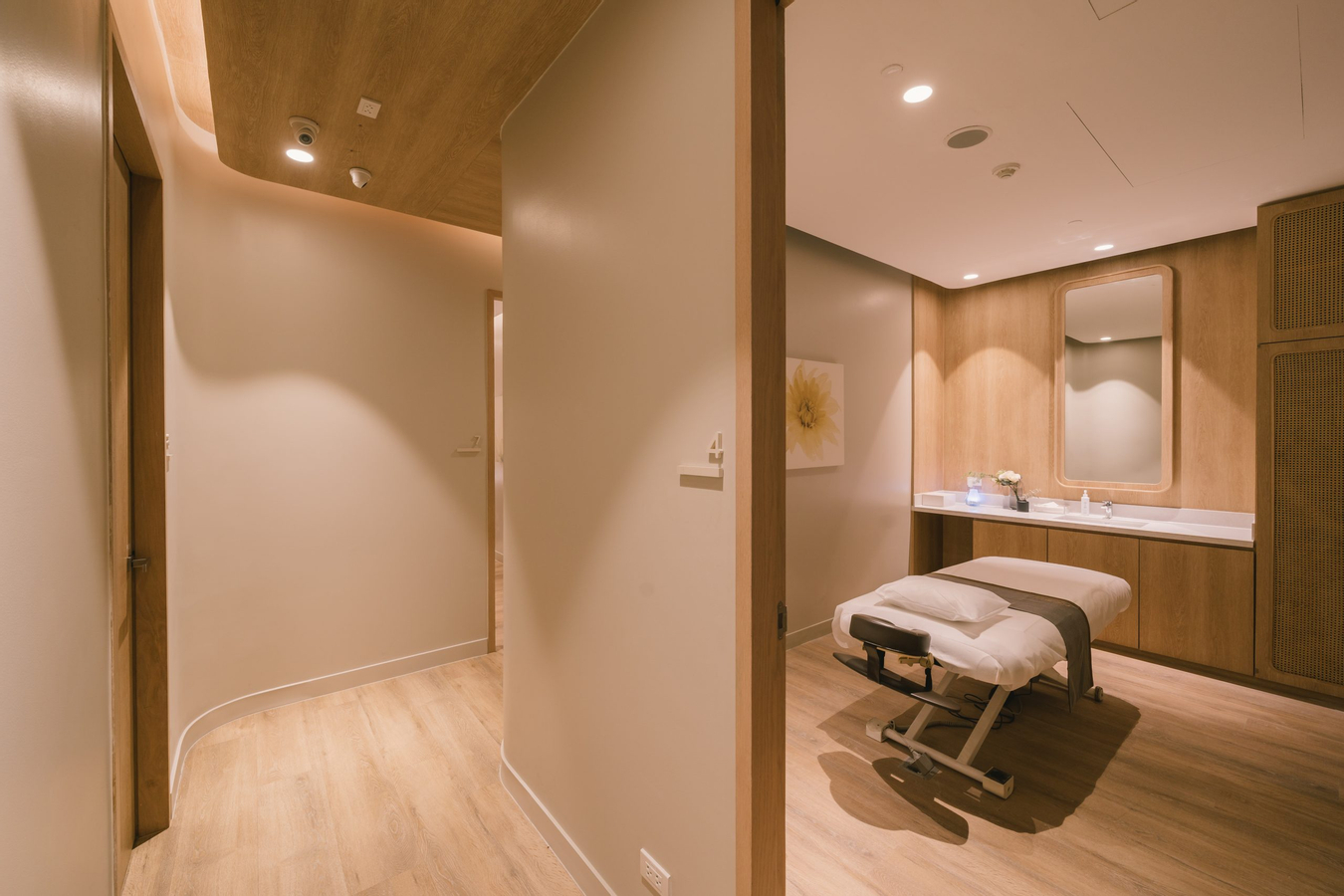 Let's Relax Spa Experience at Samyan Mitrtown in Bangkok  DGW3lTuY-backdrop