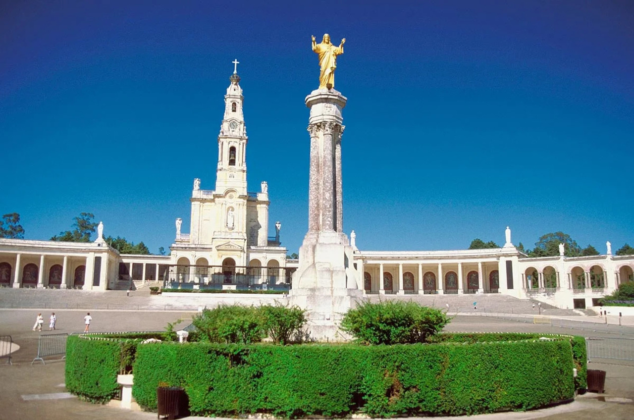 From Lisbon: Fatima, Nazare & Obidos Full-Day Private Tour Xperience aRSOIwyU