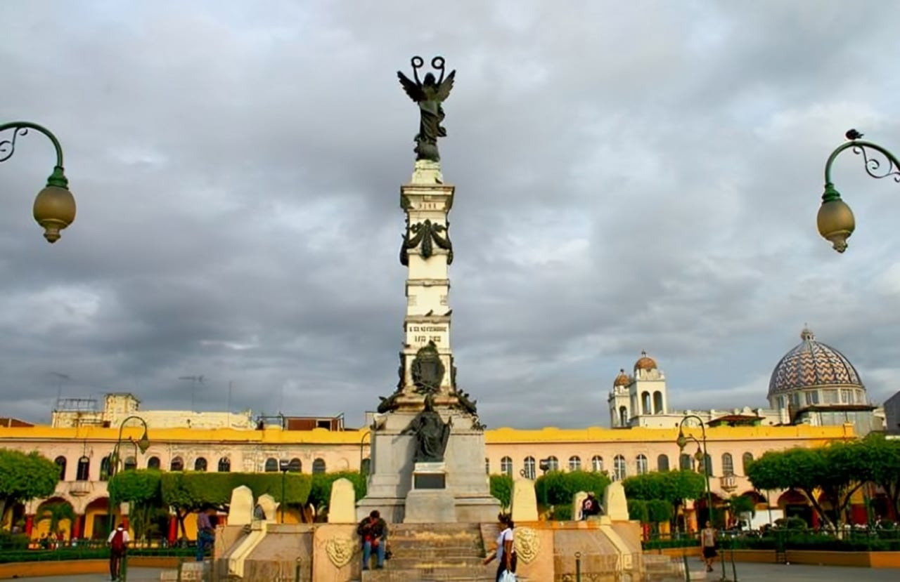San Salvador : Highlights Walking Tour With A Guide M2AmWTCG-backdrop