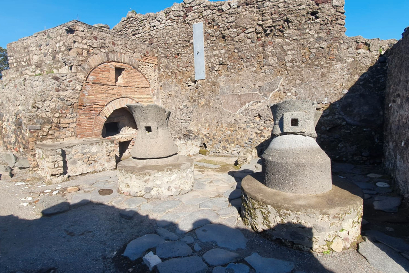 Pompeii and Mount Vesuvius Tour from Naples K1SaQ2He