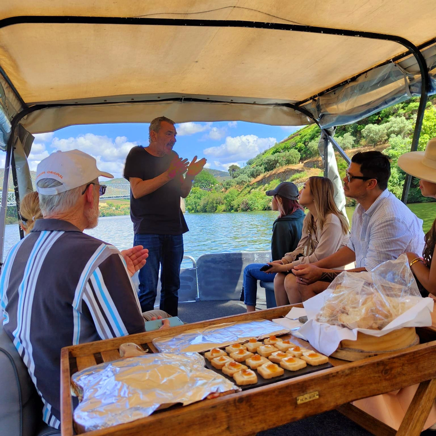 DOURO VALLEY: Premium Wine Tour, Boat Cruise & Winery´s Lunch J5taX5O1