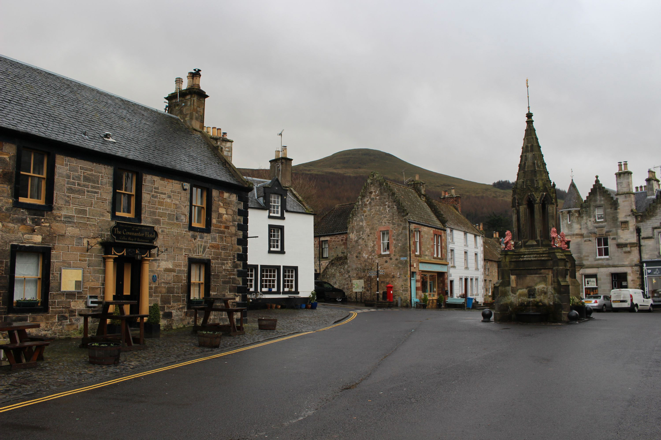 2-Day Outlander Tour from Edinburgh P1gLerP2