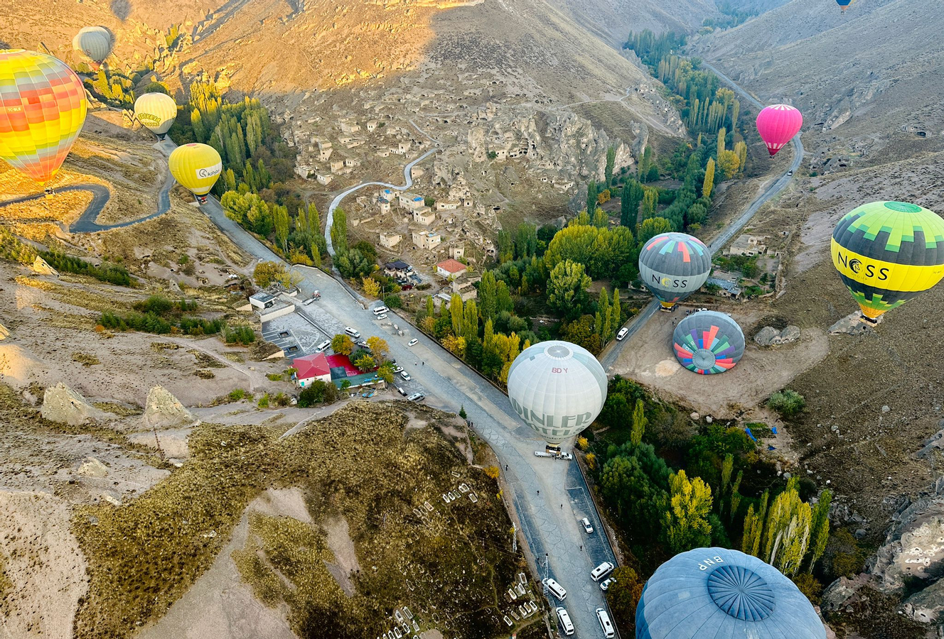 Soganli Valley Hot Air Balloon Tour at Sunrise in Cappadocia dt4AfWGb