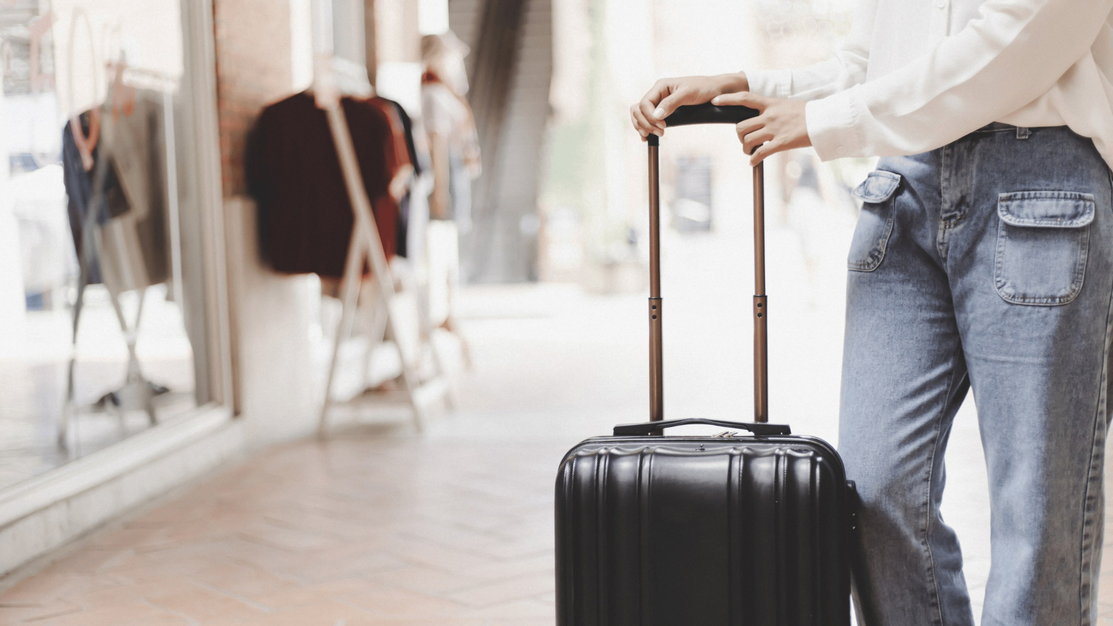Nice: Luggage Storage BtcsxYS8
