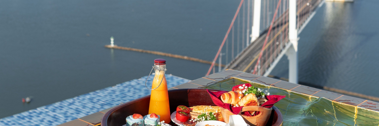 Floating Breakfast On Infinity Pool At Wyndham Danang Golden Bay k7rrGlaH