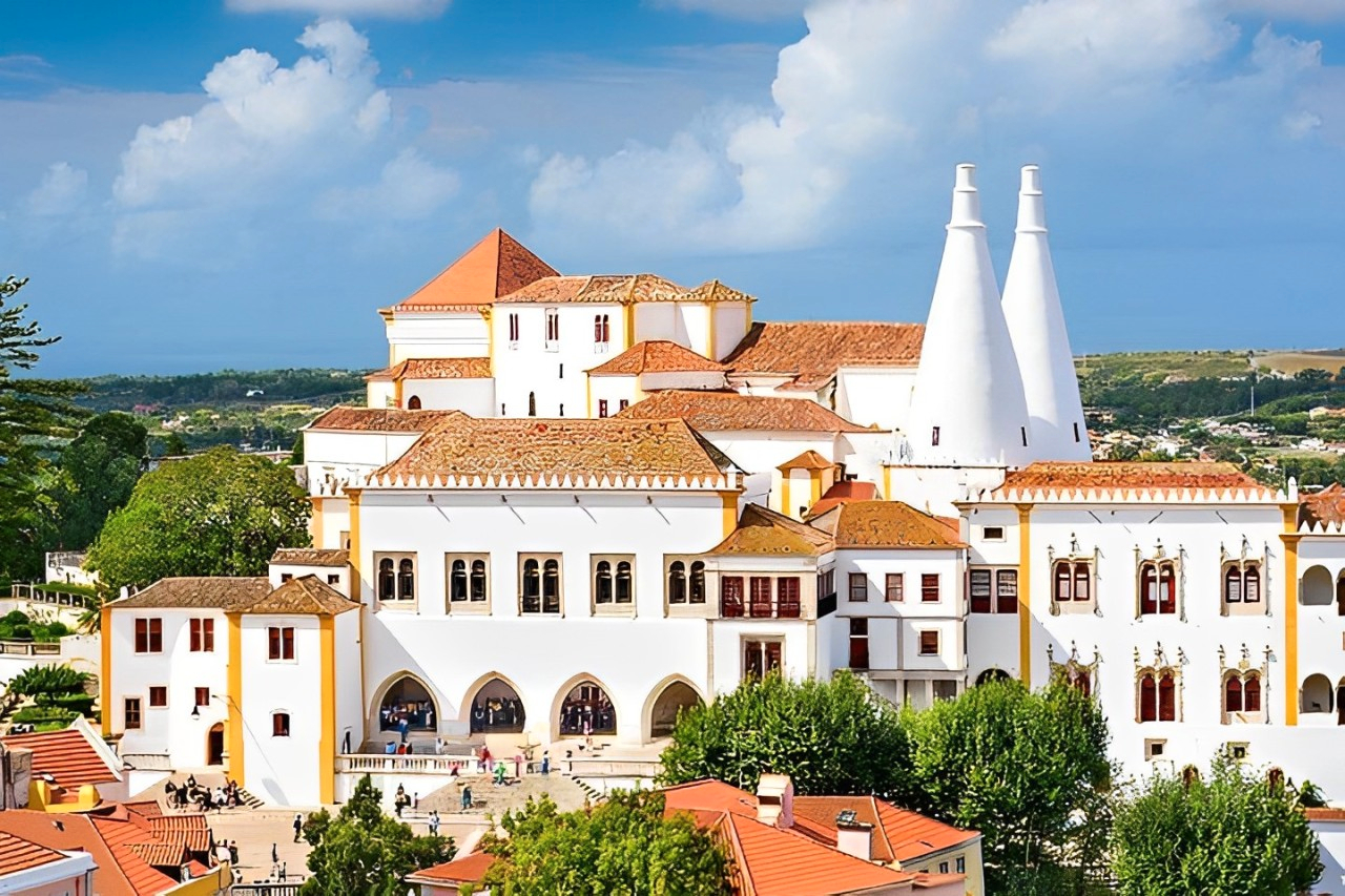 Sintra, Pena Palace, Roca, and Cascais Day Tour From Lisbon TdWYfF9F