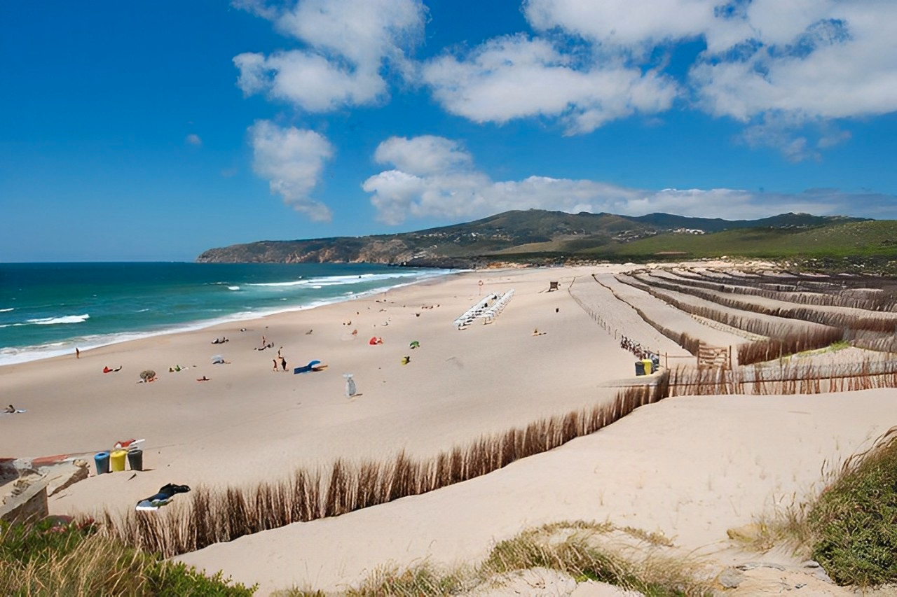 Sintra, Pena Palace, Roca, and Cascais Day Tour From Lisbon fdzPOumt