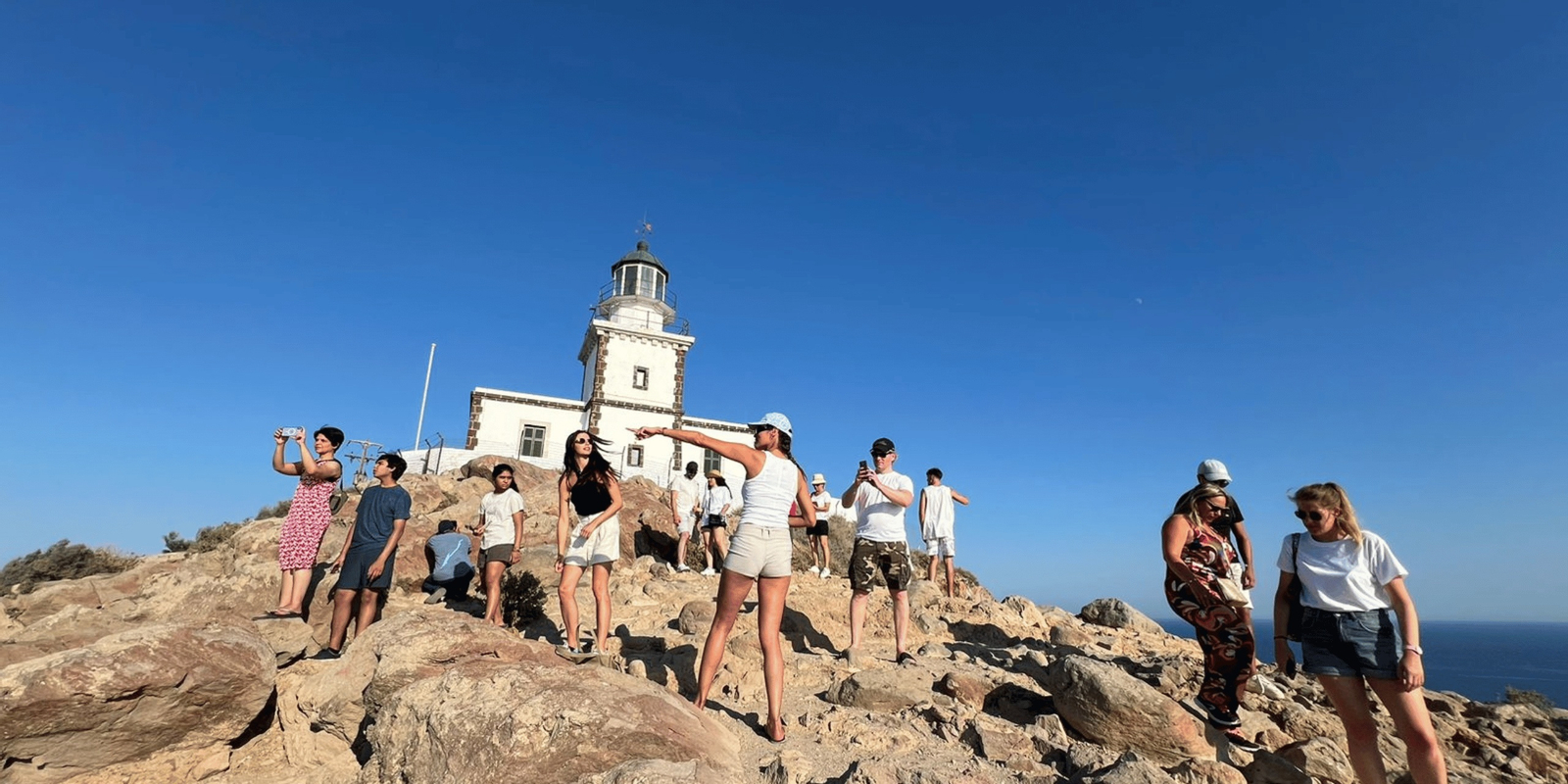 Santorini: Sunset Guided Tour with Hotel Pick-up Diskon 50% Paket Tur