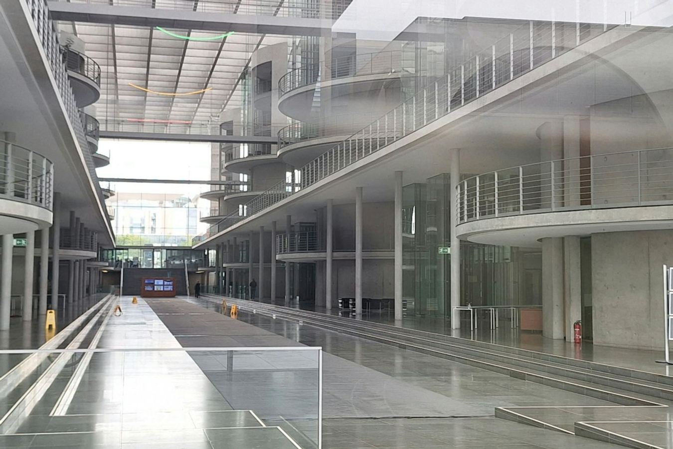 Reichstag dome & government district walking tour in Berlin 0uvRZQJa