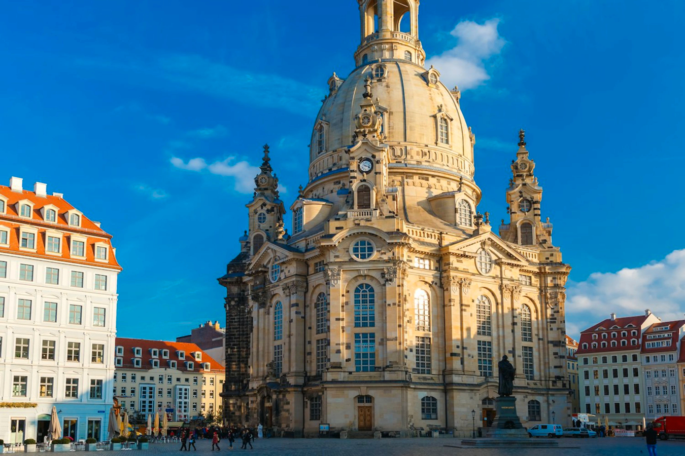 Dresden hop-on hop-off bus KXTVAXaF-backdrop