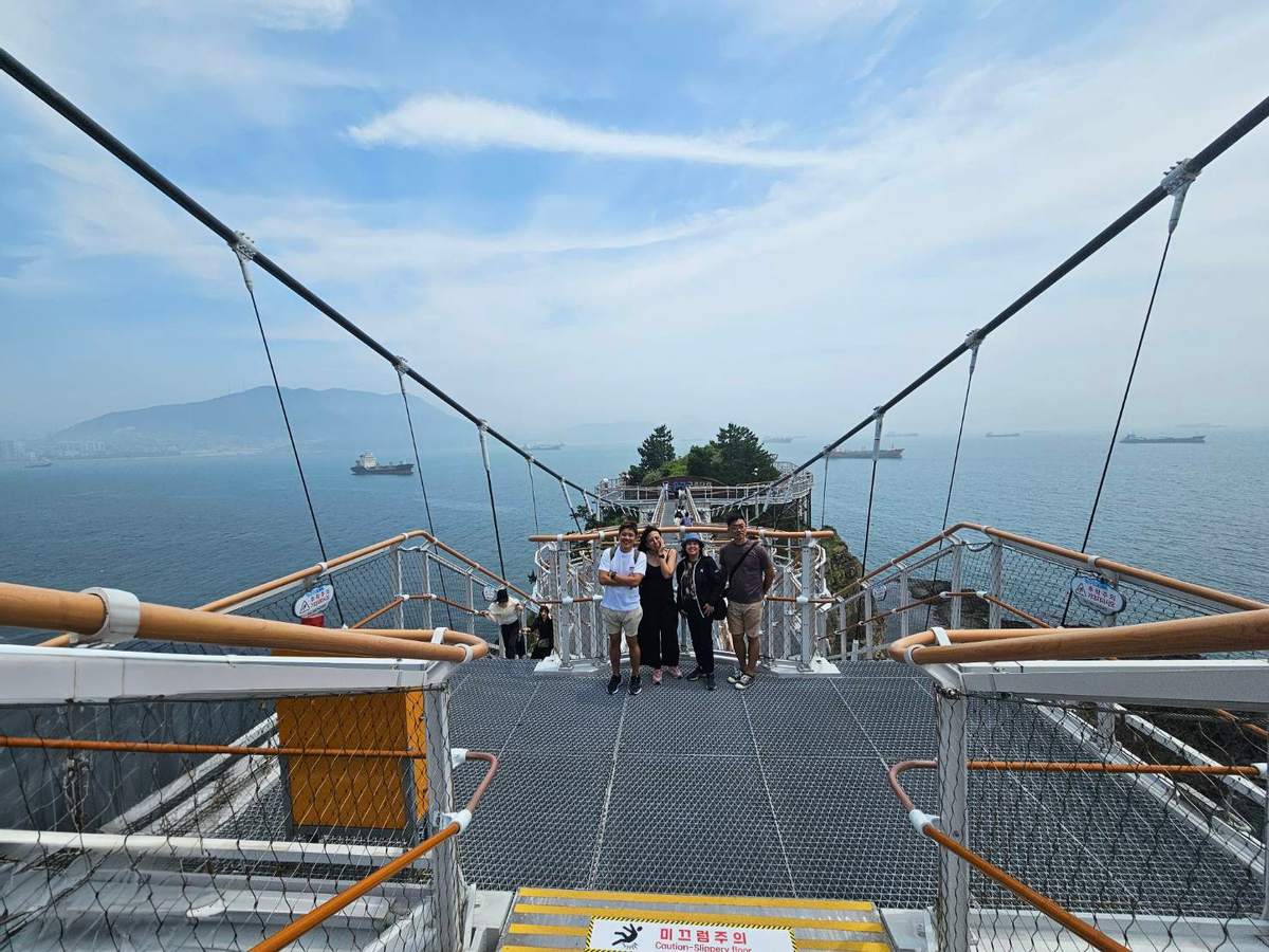 Small Group Busan Tour & Haeundae Sky Capsule with Certified Guide DC3AAl0m