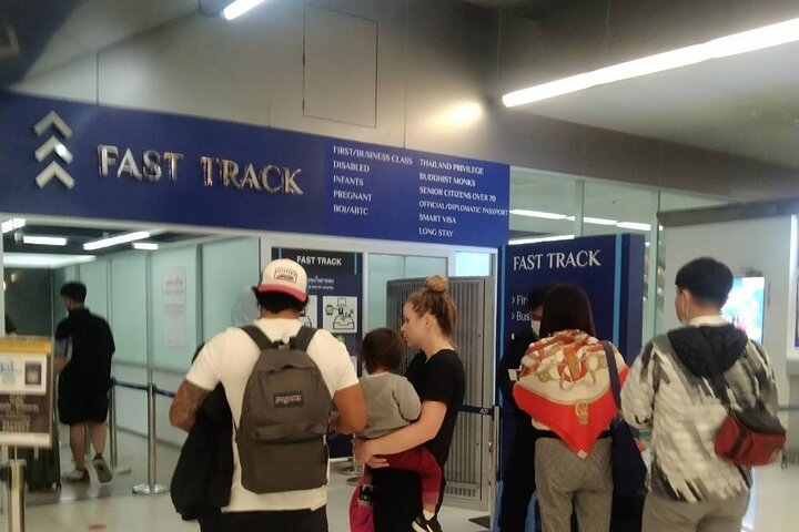 Track Entry Guide Guided Fast-Track Immigration Service: Bangkok Suvarnabhumi Airport 50% ...