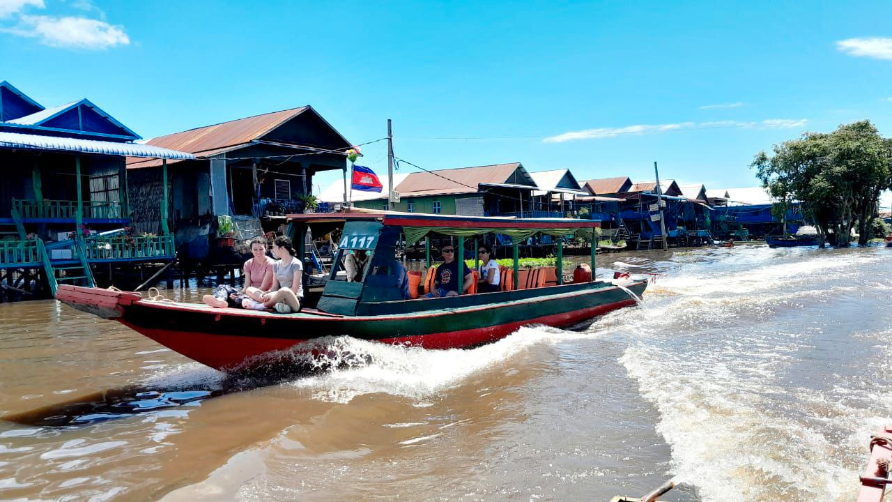 Exploring the Enchanting Kampong Phluk Floating Village v6juSFFE