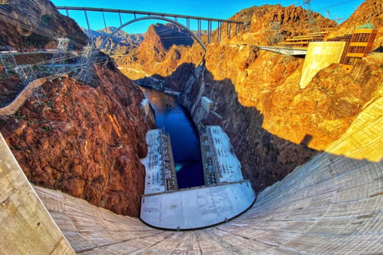 Seven Magic Mountains, Hoover Dam, and Grand Canyon West Tour WAHjtD2j
