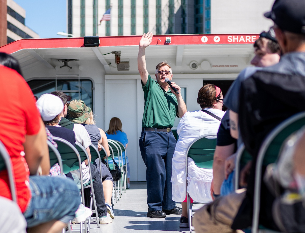 Circle Line "NYC Landmarks" Sightseeing Cruise (1.5 hours): Reserved Straight-to-Board Ticket KI3kn8I7