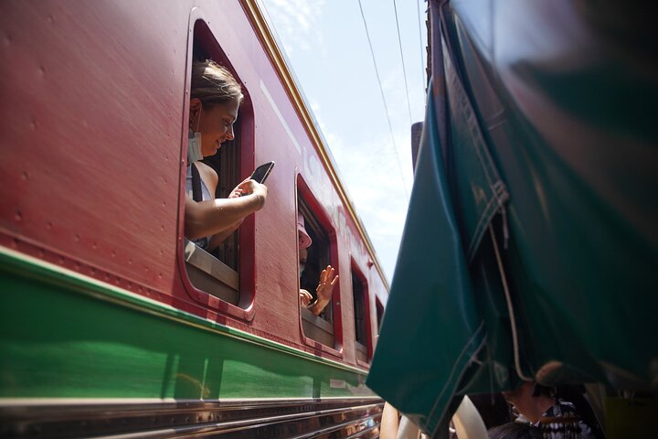 Maeklong Railway Market and Floating Market HzfnDrV0