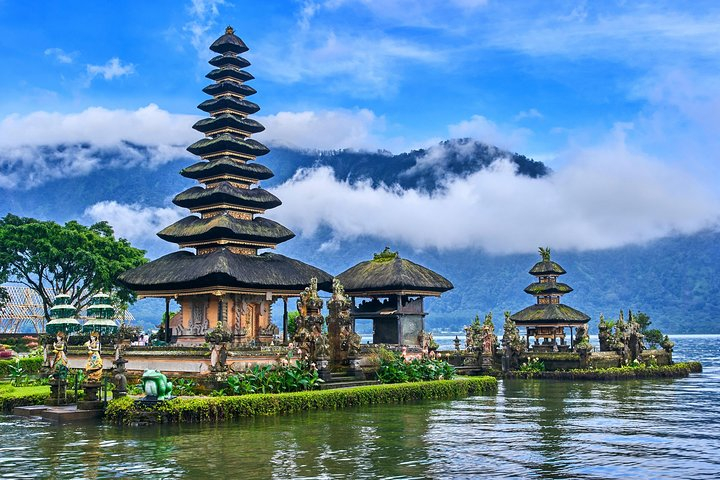 Bali Ghost Tour: The Biggest Abandoned Hotel in Bali 7CrgP9J8-backdrop