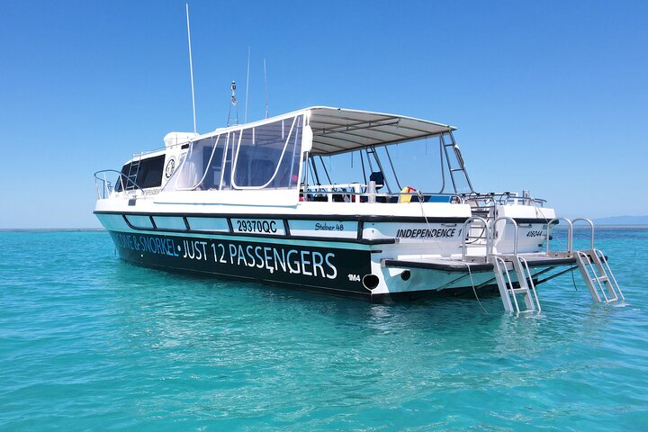 ABC Snorkel Charters Port Douglas Snorkelling max 12 passengers jM38flFG-backdrop