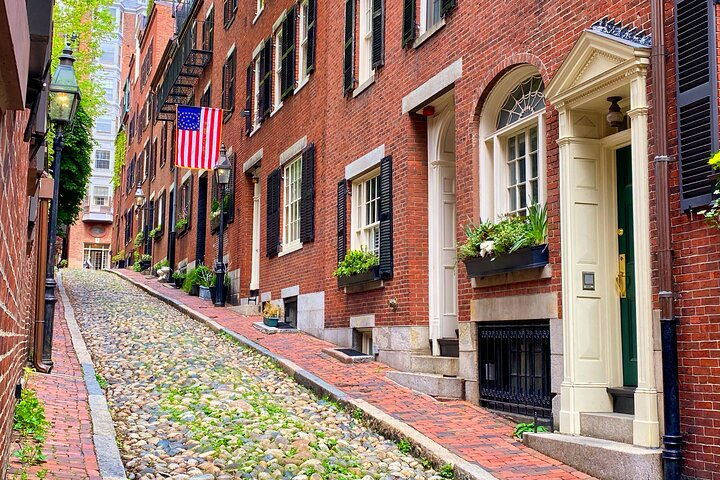 Boston's Architecture, History + Photo Walking Tour (SMALL Group) upTCKn8f