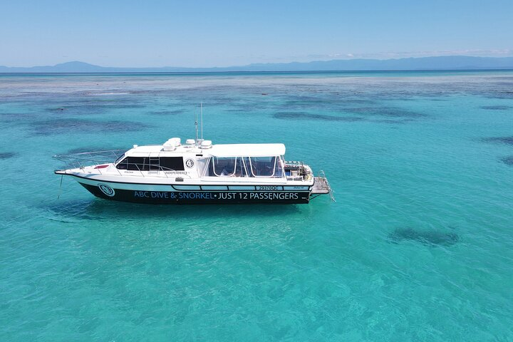 ABC Snorkel Charters Port Douglas Snorkelling max 12 passengers sj2J3SDx