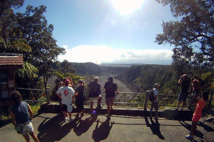 Hawaii Big Island Circle Small Group Tour: Waterfalls - Hilo - Volcano - Black Sand Beach BfuX7id2