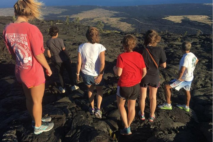 Hawaii Big Island Circle Small Group Tour: Waterfalls - Hilo - Volcano - Black Sand Beach rYbbfkyC
