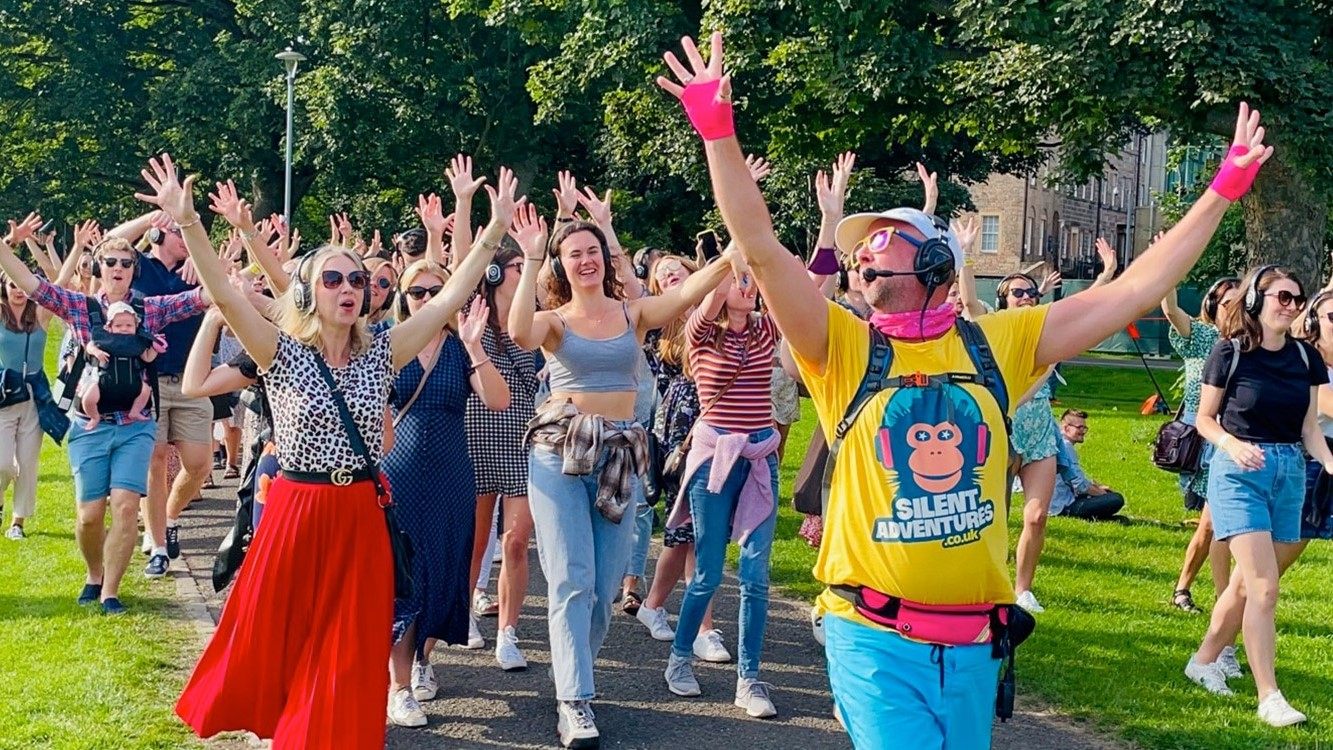 Silent disco adventure walking tour in Edinburgh buCcM4UJ