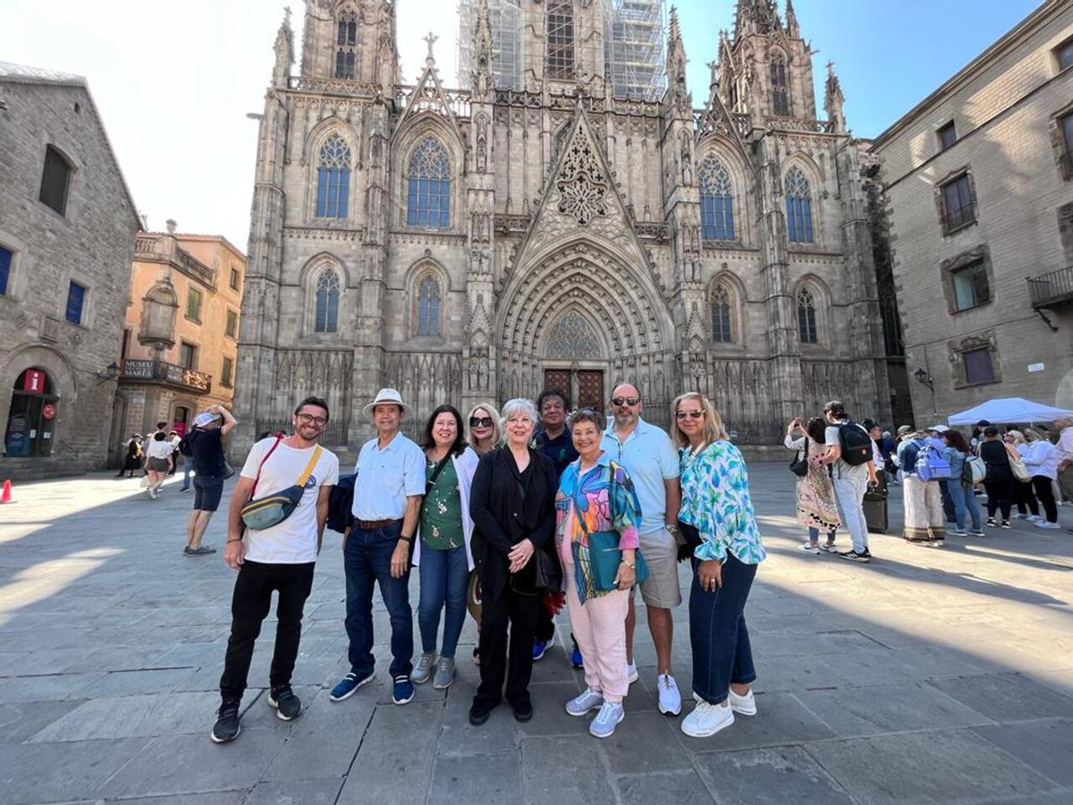 Barcelona and Sagrada Familia half-day tour with hotel pick-up By8Zw3hP