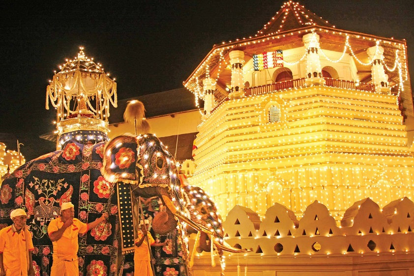 Sigiriya and Kandy 2 Days Private Tour with HB Deluxe Accommodation p368e5Z2