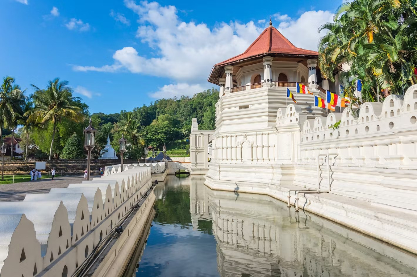 Sigiriya and Kandy 2 Days Private Tour with HB Deluxe Accommodation A2u8bSUF