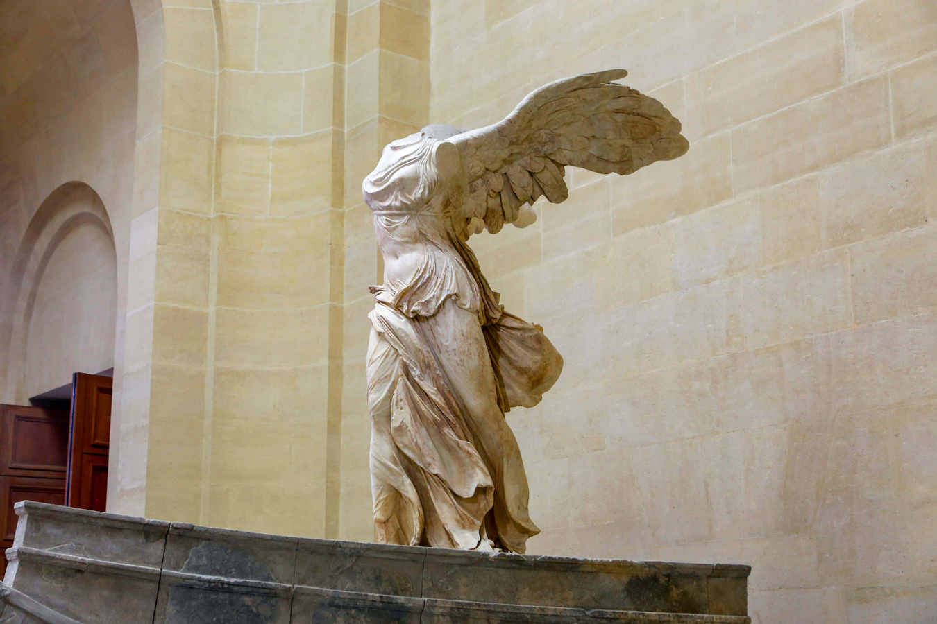 Louvre, Paris: audioguide in your smartphone (no ticket) qw3dhi9H