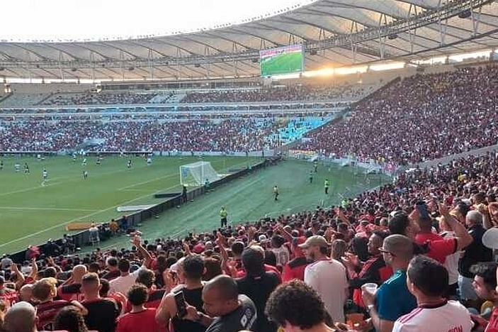 Live Football Match at Maracana Stadium 9ho6bJfX