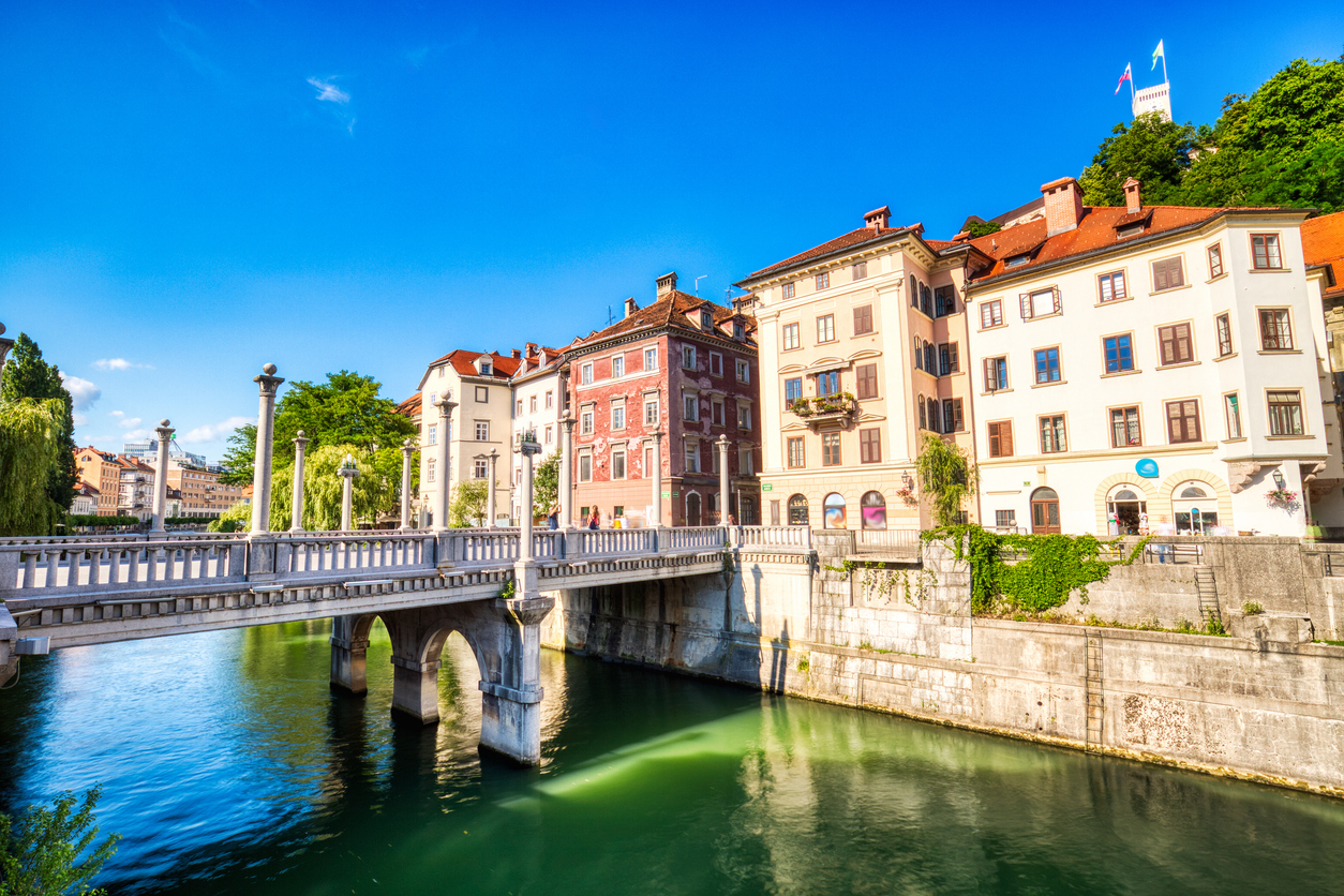 Discover Ljubljana: Walking Tour of Iconic Landmarks with Free eSIM QBSwgxsg