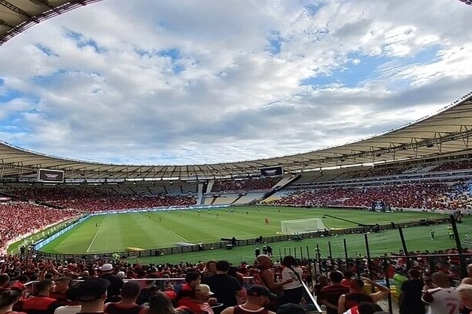 Live Football Match at Maracana Stadium qLCdpWlD