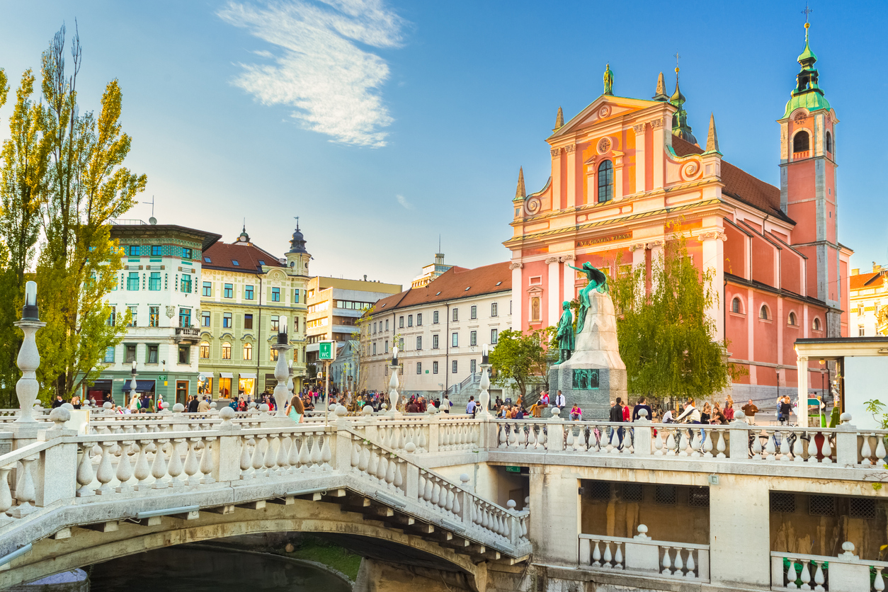 Discover Ljubljana: Walking Tour of Iconic Landmarks with Free eSIM 2QPvoYw0