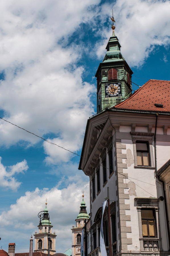 Discover Ljubljana: Walking Tour of Iconic Landmarks with Free eSIM bMCqIJoM