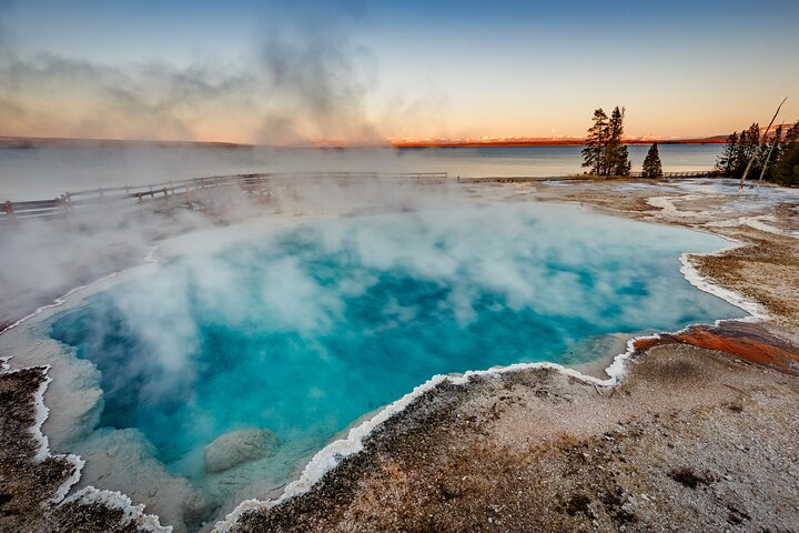 Luxury Grand Loop Tour of Yellowstone National Park IRIxYfg8